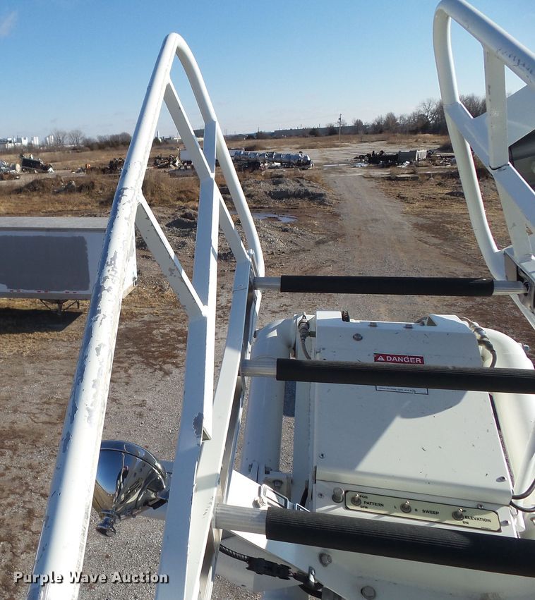 image for item DF0822 1999 Pierce ladder fire truck