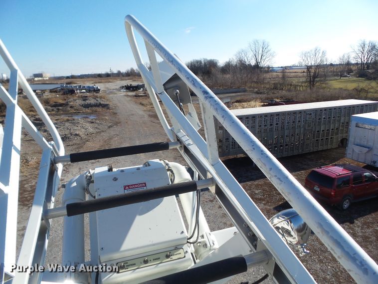 image for item DF0822 1999 Pierce ladder fire truck