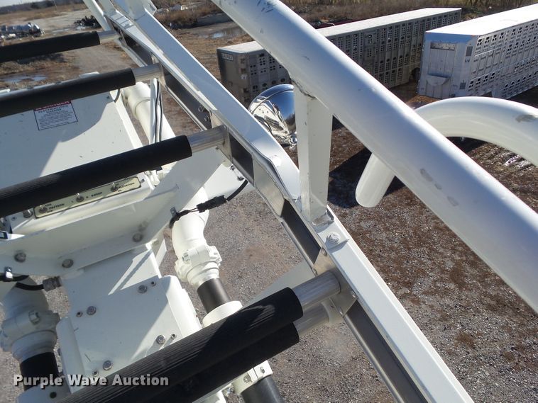 image for item DF0822 1999 Pierce ladder fire truck