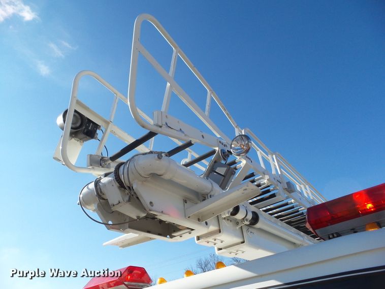 image for item DF0822 1999 Pierce ladder fire truck
