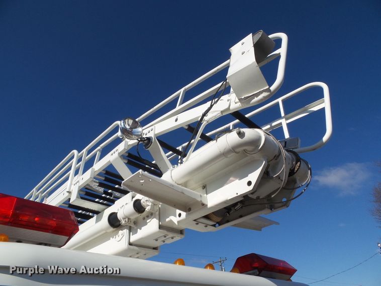 image for item DF0822 1999 Pierce ladder fire truck