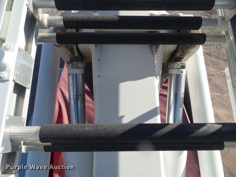 image for item DF0822 1999 Pierce ladder fire truck