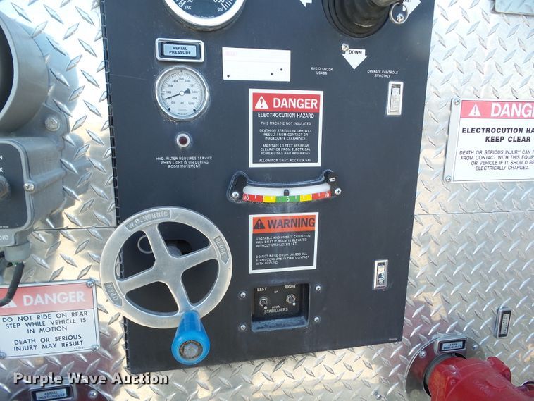 image for item DF0822 1999 Pierce ladder fire truck