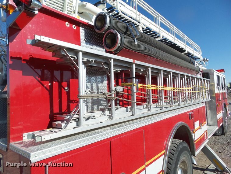 image for item DF0822 1999 Pierce ladder fire truck