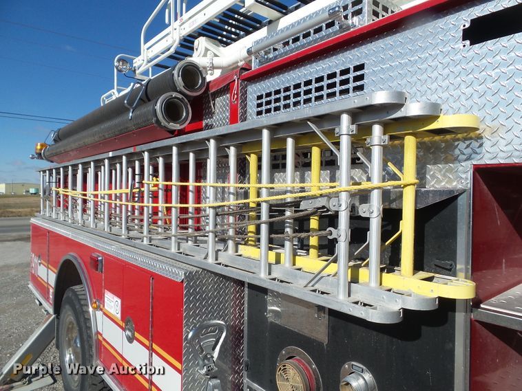 image for item DF0822 1999 Pierce ladder fire truck