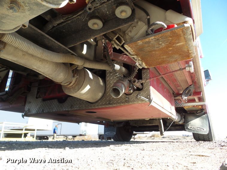 image for item DF0822 1999 Pierce ladder fire truck