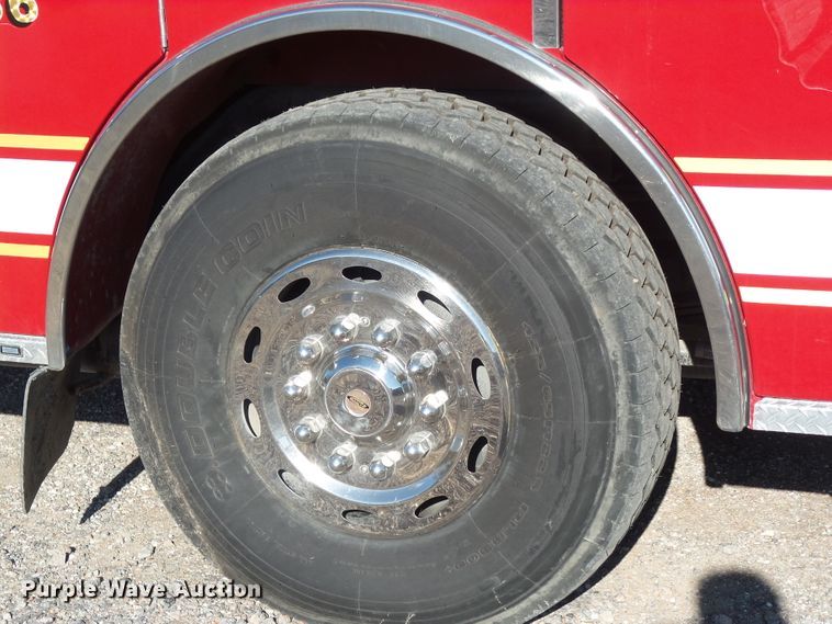 image for item DF0822 1999 Pierce ladder fire truck