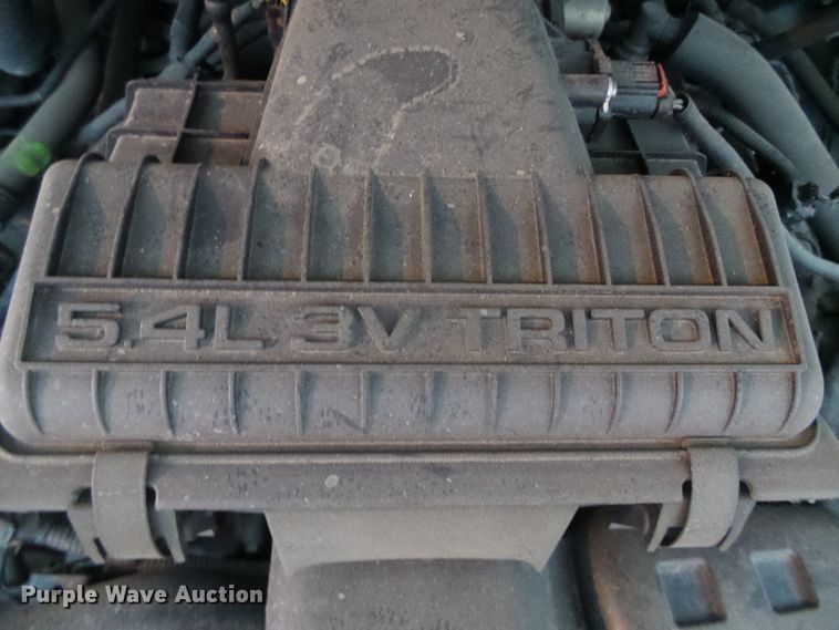 image for item DG0401 2004 Ford F150 SuperCrew pickup truck