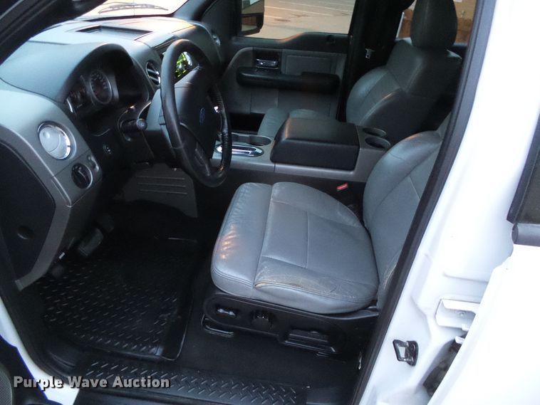 image for item DG0401 2004 Ford F150 SuperCrew pickup truck