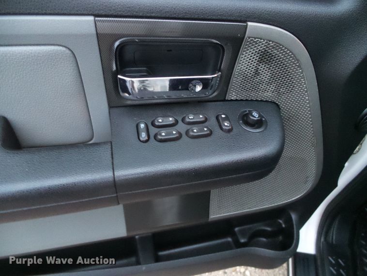 image for item DG0401 2004 Ford F150 SuperCrew pickup truck