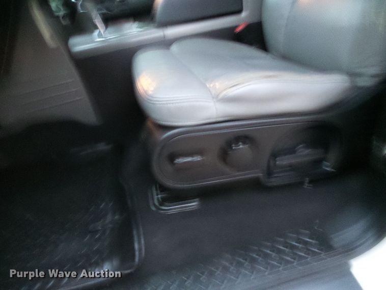 image for item DG0401 2004 Ford F150 SuperCrew pickup truck