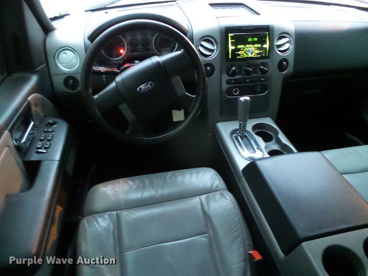 image for item DG0401 2004 Ford F150 SuperCrew pickup truck