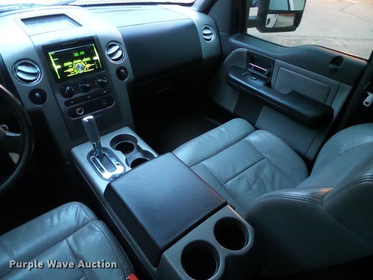 image for item DG0401 2004 Ford F150 SuperCrew pickup truck