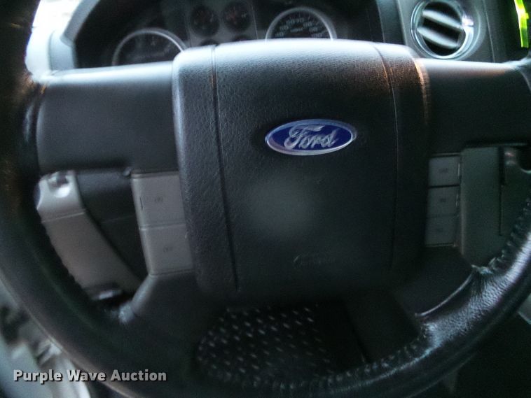 image for item DG0401 2004 Ford F150 SuperCrew pickup truck