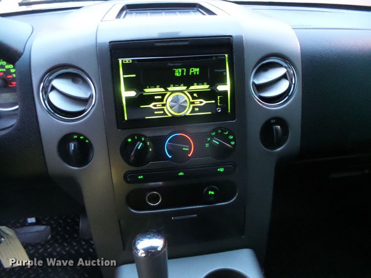 image for item DG0401 2004 Ford F150 SuperCrew pickup truck