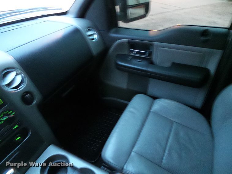 image for item DG0401 2004 Ford F150 SuperCrew pickup truck