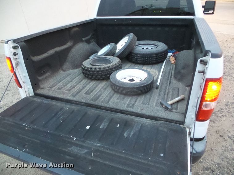 image for item DG0401 2004 Ford F150 SuperCrew pickup truck