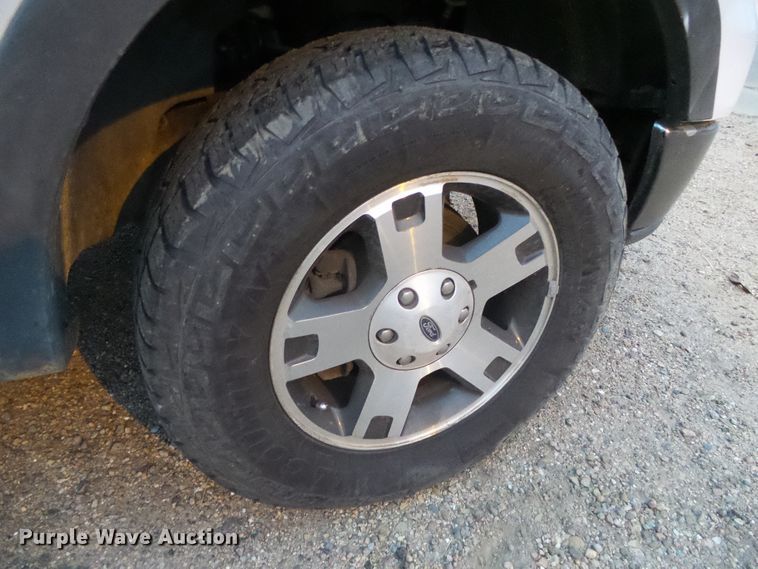 image for item DG0401 2004 Ford F150 SuperCrew pickup truck