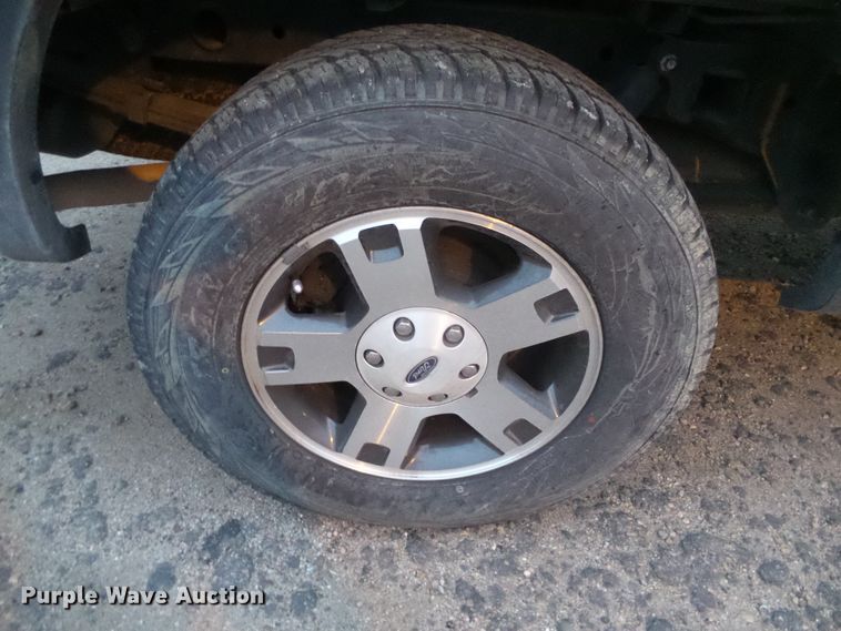 image for item DG0401 2004 Ford F150 SuperCrew pickup truck