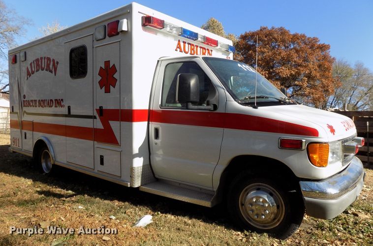 image for item DG2477 2003 Ford E450 Super Duty ambulance