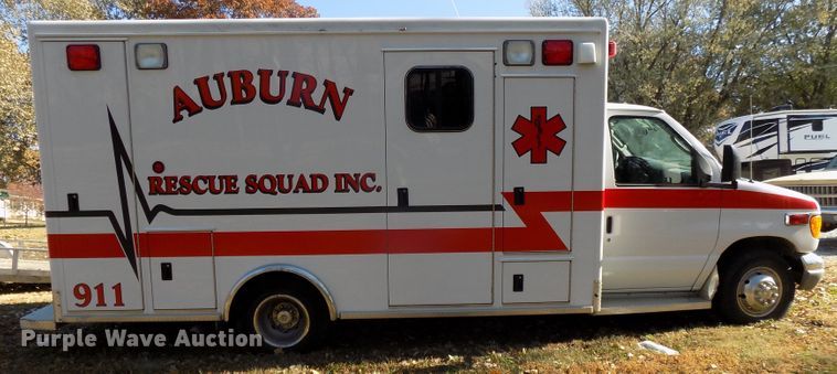 image for item DG2477 2003 Ford E450 Super Duty ambulance