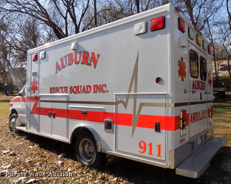 image for item DG2477 2003 Ford E450 Super Duty ambulance