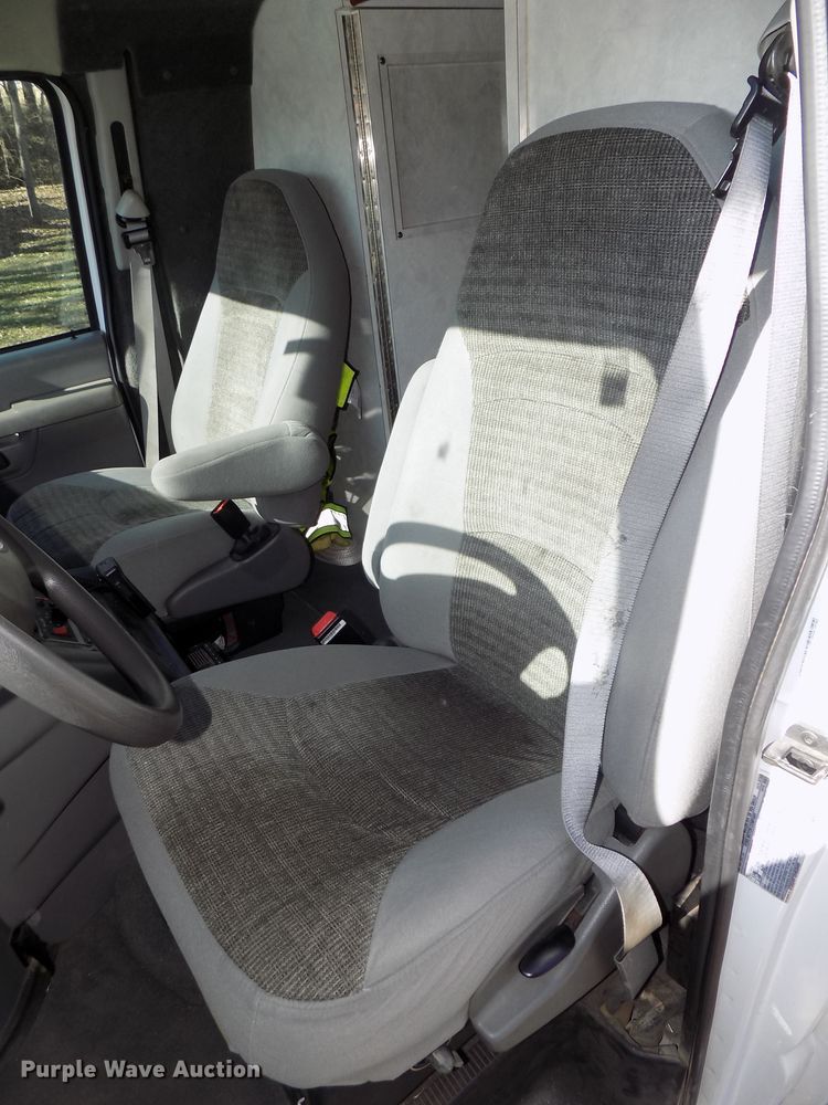 image for item DG2477 2003 Ford E450 Super Duty ambulance