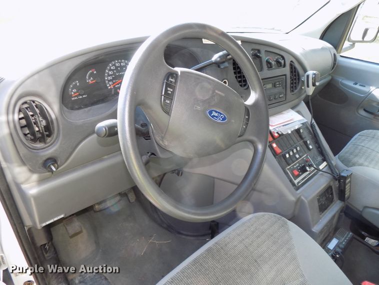 image for item DG2477 2003 Ford E450 Super Duty ambulance