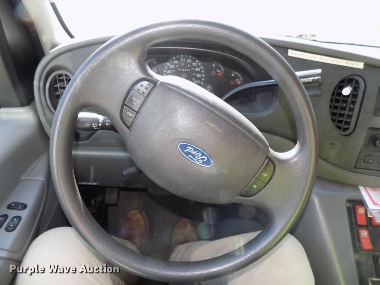 image for item DG2477 2003 Ford E450 Super Duty ambulance