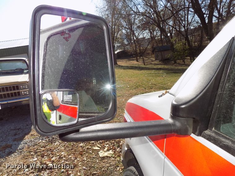 image for item DG2477 2003 Ford E450 Super Duty ambulance