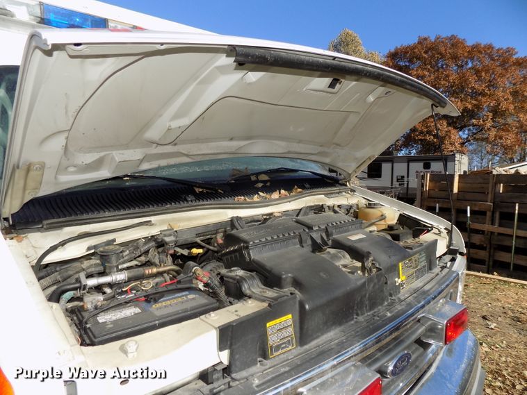 image for item DG2477 2003 Ford E450 Super Duty ambulance