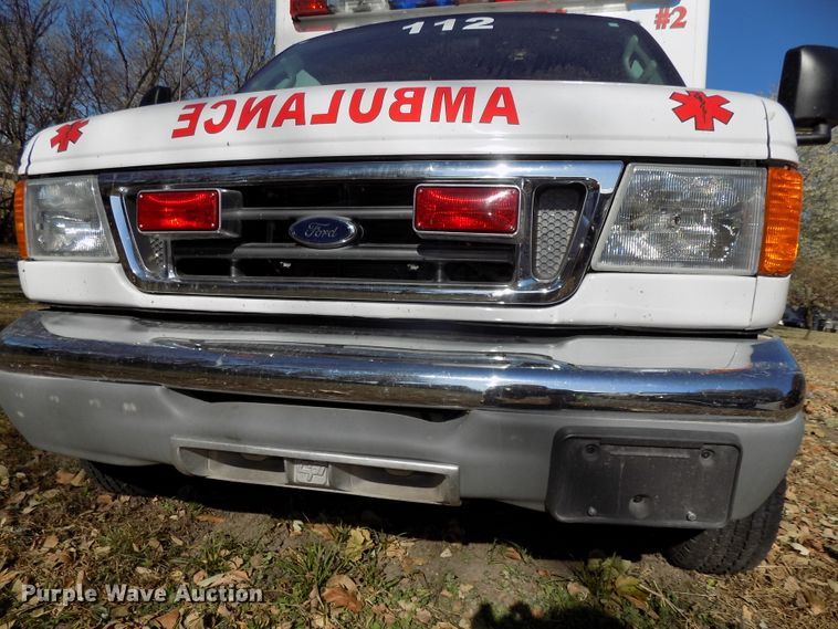 image for item DG2477 2003 Ford E450 Super Duty ambulance