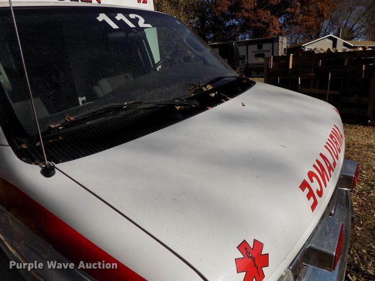 image for item DG2477 2003 Ford E450 Super Duty ambulance