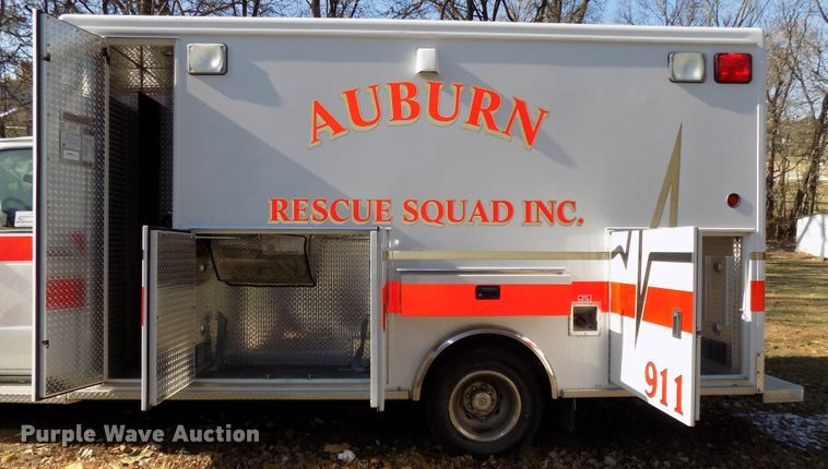 image for item DG2477 2003 Ford E450 Super Duty ambulance