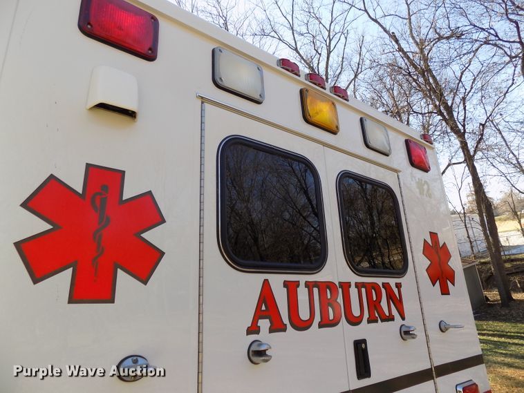image for item DG2477 2003 Ford E450 Super Duty ambulance