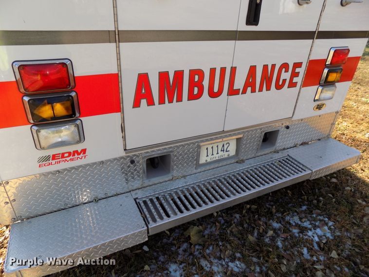 image for item DG2477 2003 Ford E450 Super Duty ambulance