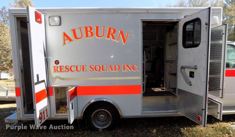 image for item DG2477 2003 Ford E450 Super Duty ambulance