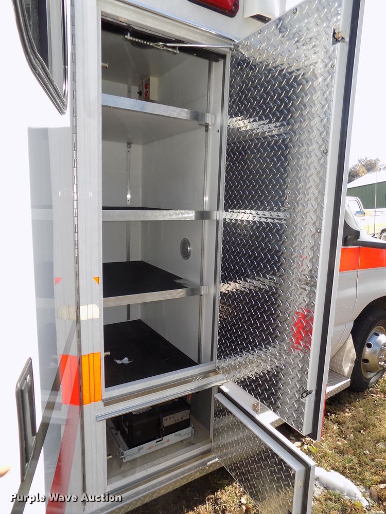 image for item DG2477 2003 Ford E450 Super Duty ambulance