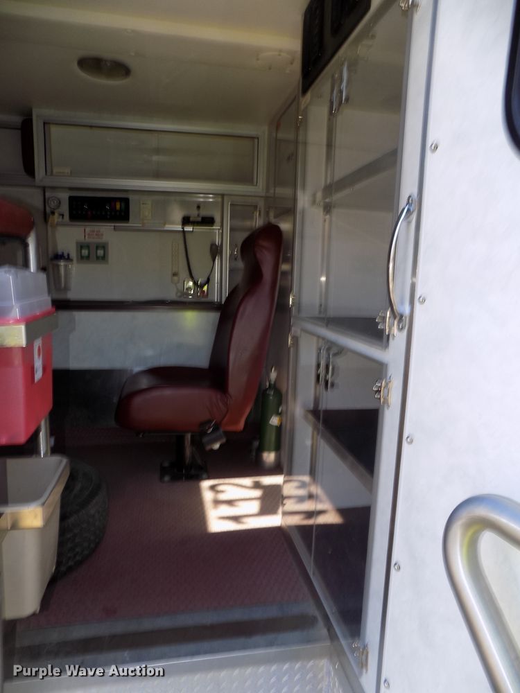image for item DG2477 2003 Ford E450 Super Duty ambulance