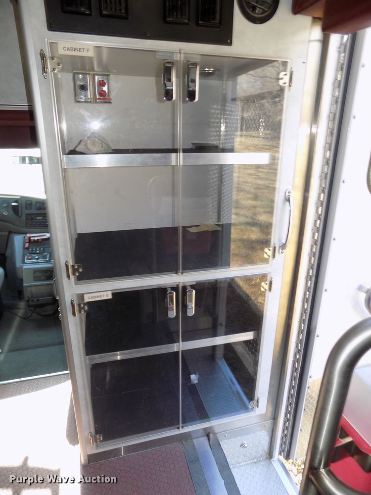 image for item DG2477 2003 Ford E450 Super Duty ambulance