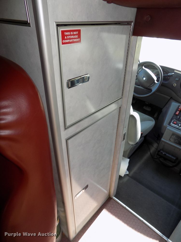 image for item DG2477 2003 Ford E450 Super Duty ambulance