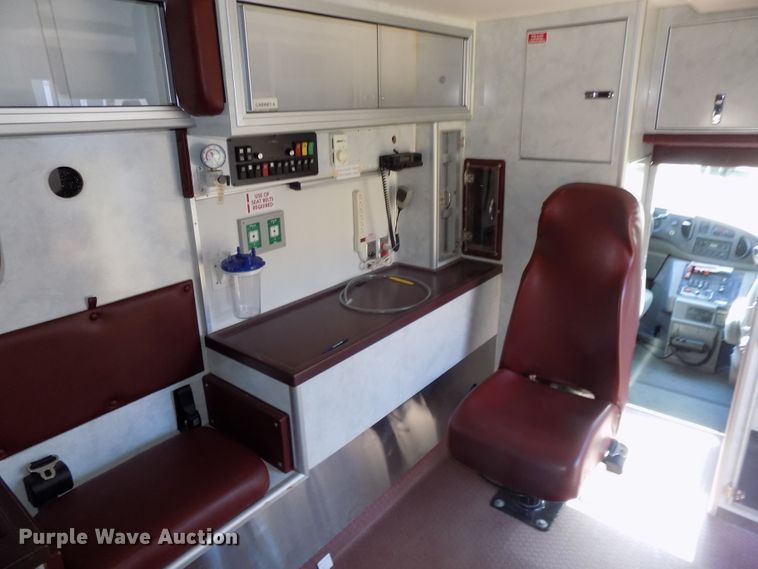 image for item DG2477 2003 Ford E450 Super Duty ambulance