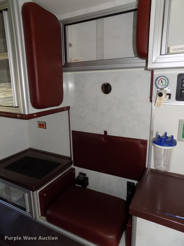 image for item DG2477 2003 Ford E450 Super Duty ambulance