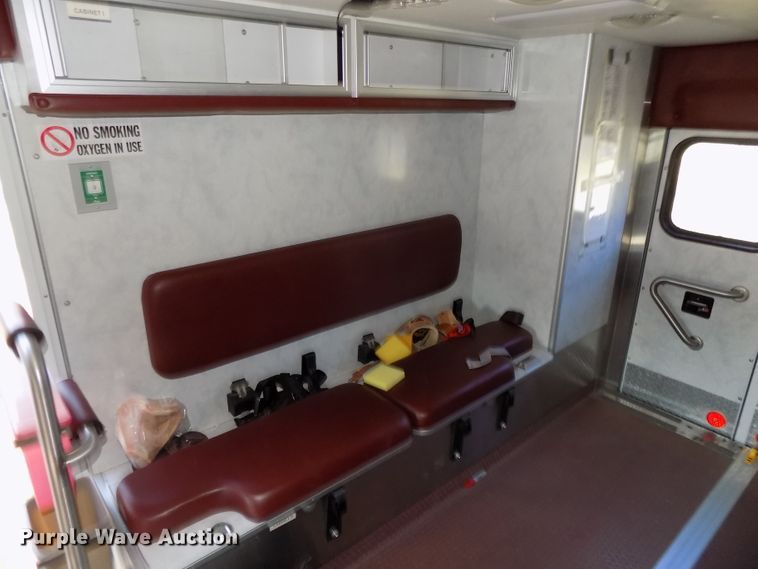 image for item DG2477 2003 Ford E450 Super Duty ambulance