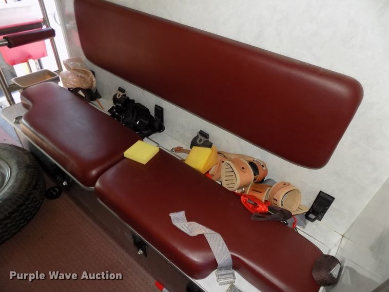 image for item DG2477 2003 Ford E450 Super Duty ambulance