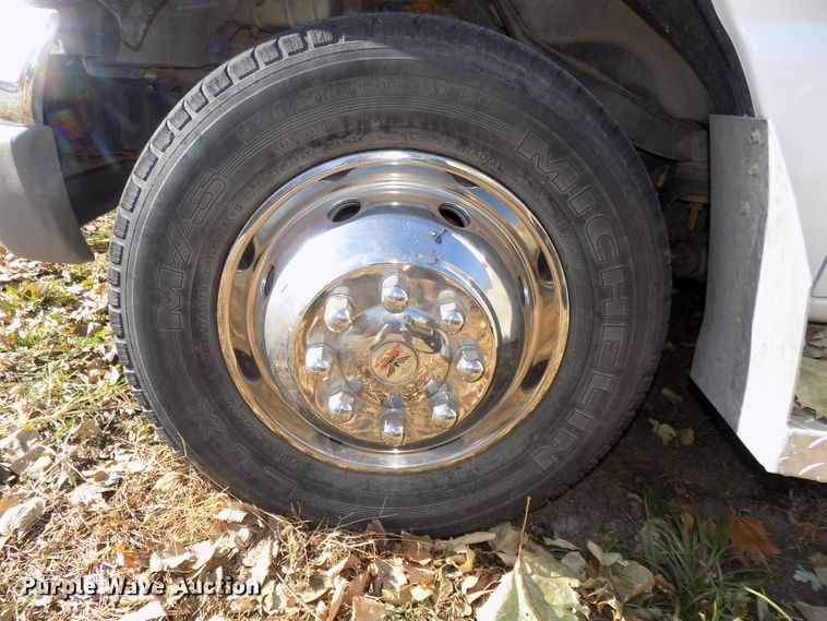 image for item DG2477 2003 Ford E450 Super Duty ambulance