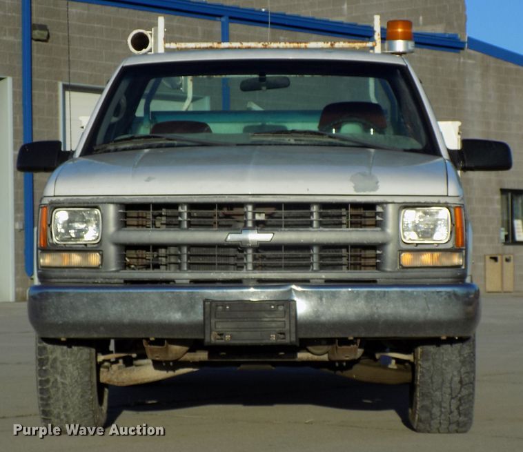 image for item DG2484 2000 Chevrolet C3500 utility bed pickup truck