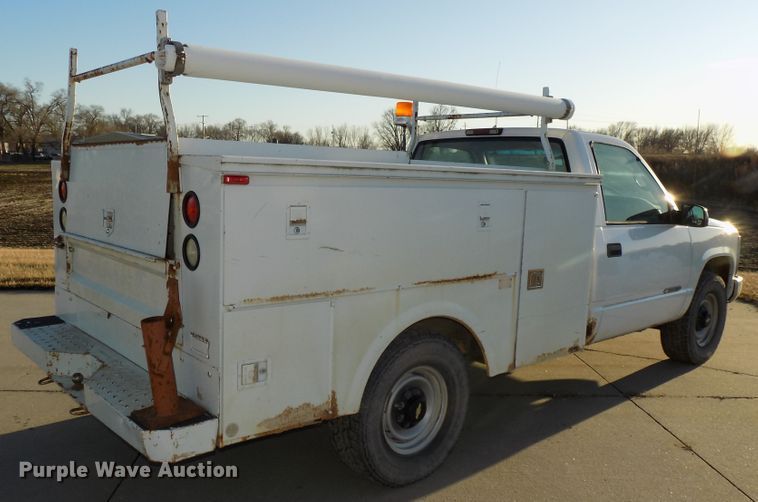 image for item DG2484 2000 Chevrolet C3500 utility bed pickup truck
