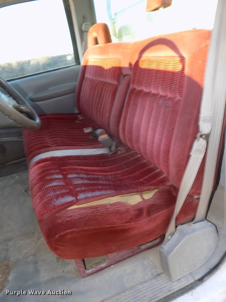 image for item DG2484 2000 Chevrolet C3500 utility bed pickup truck