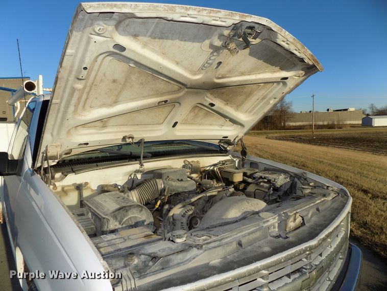 image for item DG2484 2000 Chevrolet C3500 utility bed pickup truck